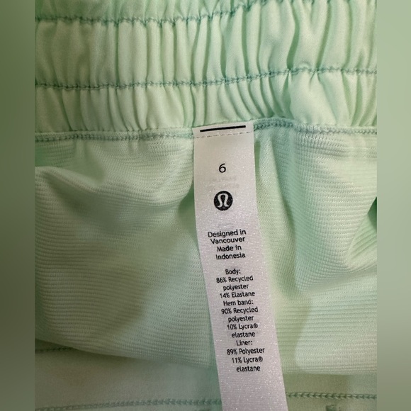 Lululemon Hotty Hot HR Short 2.5” Lined - Picture 7 of 8